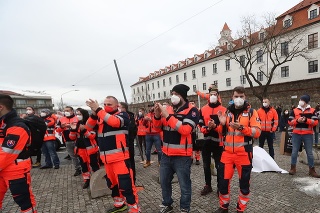Bratislava
14. 12. 2021
14.30 hod.: Pobyt pred parlamentom
bol ironickým „poďakovaním“
za neriešenie požiadaviek
záchranárov.