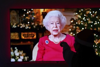 Kráľovná Alžbetu II. každoročne vysiela vianočné vysielanie z hradu Windsor. 