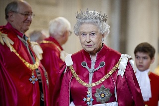 Kráľovná nečakane udelila rytierske tituly na Nový rok.
