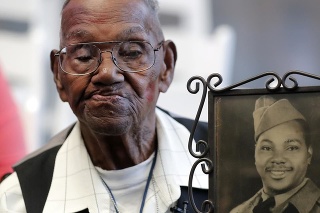 Zomrel najstarší americký veterán z druhej svetovej vojny, mal 112 rokov.