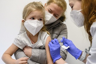 V Maďarsku začali s očkovaním detí od 5 do 11 rokov.