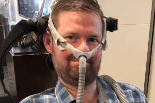 Na výskum a liečbu ALS vznikla aj zbierka Ice Bucket Challenge. Na snímke spolukazkladateľ zbierky Patrick Quinn, ktorýc chorobe podľahol vo veku 37 rokov. 