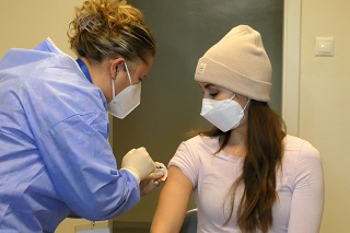 očkovanie vo veľkokapacitnom očkovacom centre na Rosinskej ceste v Žiline. 