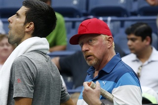 Na archívnej snímke z 2. septembra 2016 srbský tenista Novak Djokovič (vľavo) a jeho tréner Boris Becker.