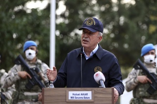 Turecký minister obrany Hulusi Akar.