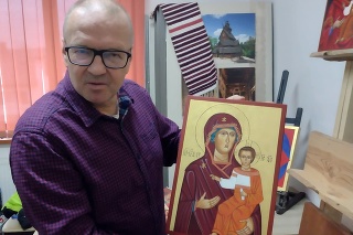 Riaditeľ Správy Národného parku Poloniny Miroslav Buraľ sa vo voľnom čase venuje aj ikonopisectvu. 