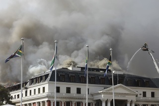Požiar parlamentu v Juhoafrickej republike.