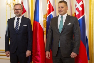 Predseda NR SR Boris Kollár (vpravo) a český premiér Petr Fiala.