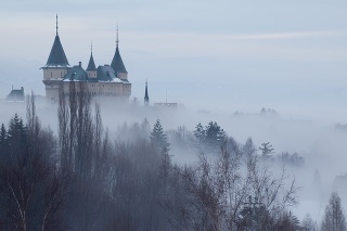 Castel Bojnice in mist