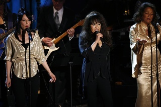 V Británii Ronettes koncertovali s Rolling Stones a spriatelili sa s Beatles.