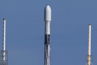 Raketa SpaceX Falcon 9 štartuje zo stanice Cape Canaveral Space Force Station