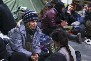 Migranti z Blízkeho východu a iných krajín, ktorí sa pokúšajú prekročiť hranice z Bieloruska do Poľska