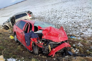 V okrese Dunajská Streda došlo k čelnej zrážke dvoch osobných áut.