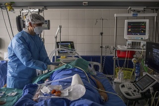 Koronavírus v Maďarsku: V nemocničnom ošetrení je viac ako 5800 covidových pacientov.