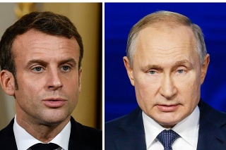 Francúzsky prezident Emmanuel Macron a šéf Kremľa Vladimir Putin