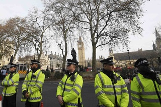 Britská polícia čelí obrovskému škandálu.