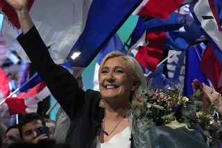 Marine Le Penová počas predvolebného mítingu.