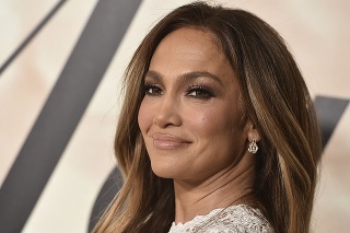 Speváčka a herečka Jennifer Lopez zažiarila na premiére filmu Vezmi si ma (Marry Me).