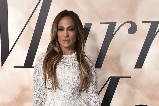 Speváčka a herečka Jennifer Lopez zažiarila na premiére filmu Vezmi si ma (Marry Me).