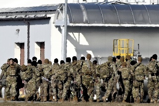 Żołnierze z 82. Dywizji Powietrznodesantowej USA lądują na lotnisku Rzeszów-Jasionka stopniowo od 5 lutego.