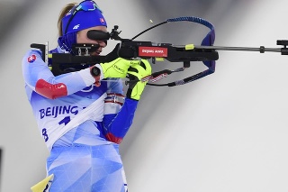 Slovenská biatlonistka Paulína Fialková počas streľby v šprinte žien na 7,5 km na zimných olympijských hrách ZOH 2022 v Pekingu
