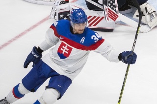 Na snímke dole hráč Slovenska Peter Cehlárik oslavuje víťazný gól, hore brankár USA Strauss Mann v samostatných nájazdoch vo štvrťfinále olympijského turnaja. 