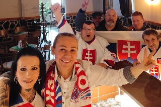 Nadšení fanúšikovia očakávajú, že slovenskí hokejisti dnes donesú z olympiády bronzové medaily.