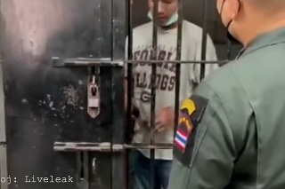 Návod pre väzňov ako utiecť z cely? Tento muž to dokázal iba pomocou opasku. Pozrie sa na to, čo s ním spravil!