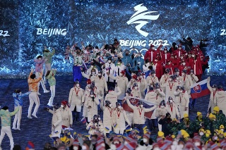 Slovenská výprava počas záverečného ceremoniálu na ZOH v Pekingu.