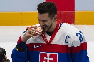 Na snímke hokejista Slovenska Marek Hrivík s bronzovou medailou po výhre v zápase olympijského turnaja.