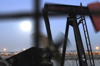 Na snímke je ropné pole Šachir v Bahrajne.