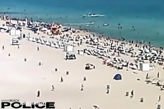 Nepríjemné prekvapenie: Vrtuľník sa zrútil do oceánu neďaleko návštevníkov Miami Beach