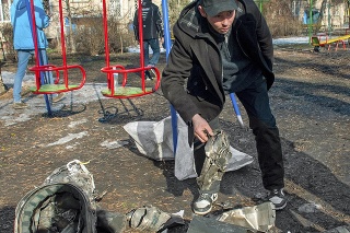 Raketa: Jej zvyšky dopadli v Charkove na ihrisko.