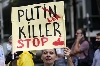 Stovky ľudí v sobotu znovu vyšli v Sydney protestovať proti ruskej invázii na Ukrajinu.