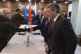 V Bielorusku sa začalo druhé kolo mierových rozhovorov medzi Ukrajinou a Ruskom.