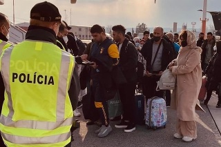 Zo Slovenska vo štvrtok odletelo lietadlo so 168 utečencami z Líbye.