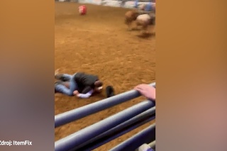 Otec hrdina: Svojho syna chránil vlastným telom pred zúrivým býkom počas texaského rodea