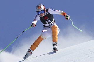 Slovenská lyžiarka Petra Vlhová na trati super-G počas podujatia Svetového pohára žien v lyžovaní vo švajčiarskom stredisku v Lenzerheide