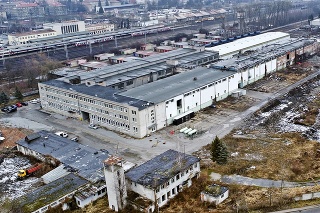 2022: Budovy pôvodného podniku zápalkárne v Banskej Bystrici stále stoja.