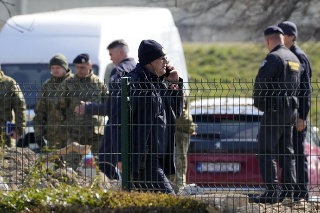 Polícia skúma miesto dopadu dronu v chorvátskom Záhrebe.