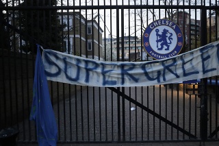 Transparent protestujúcich fanúšikov Chelsea proti vstupu do Superligy