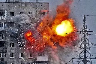 V Mariupole sú paneláky cielene ostreľované.