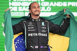 Lewis Hamilton (36), 440 000 eur. V prípade sedemnásobného majstra sveta formuly jeden by ste možno očakávali vyššiu sumu.