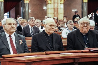 Arcibiskup Ján Orosch na podujatí na počesť Jánosa Esterházyho.