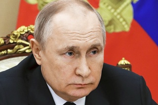 2022 - Ruský prezident je opuchnutejší a oveľa izolovanejší.