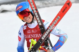 Na snímke americká lyžiarka Mikaela Shiffrinová v cieli finálového zjazdu Svetového pohára vo francúzskom dejisku Courchevel/Meribel.