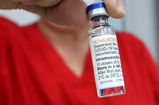 Obal s vakcínami Novavax.