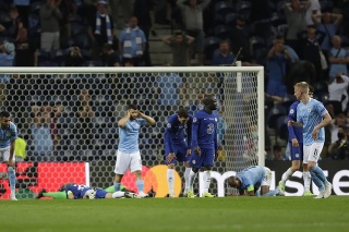 Riyad Mahrez z Manchesteru City mohol v nadstavenom čase poslať zápas do predĺženia.