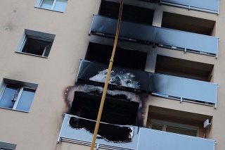 Ničivý požiar vypukol na druhom poschodí.