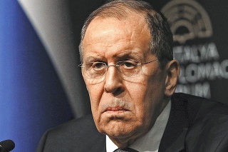 Minister Sergej Lavrov odmieta ústupky a obviňuje Západ.